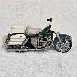 Franklin Mint Harley Davidson 1:24 Scale B11WC24 Motorcycle 1976 Electra Glide